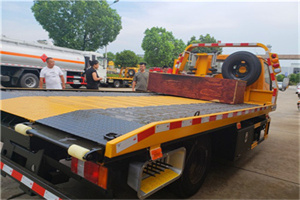 新抚区附近拖车电话号码服务